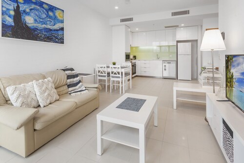 Beautiful Unit With Gym and Pool Near Museums