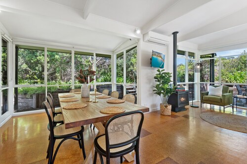 Spacious Coastal 4-bed Steps From the Sand