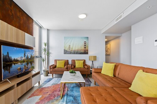 Central 2-bed With Parking & Stunning Views