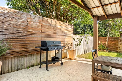 2-bed Beach Escape With Courtyard