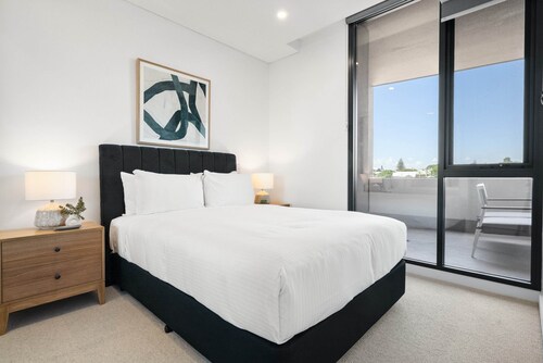 Modern 1-bed Apartment With Views in Fremantle