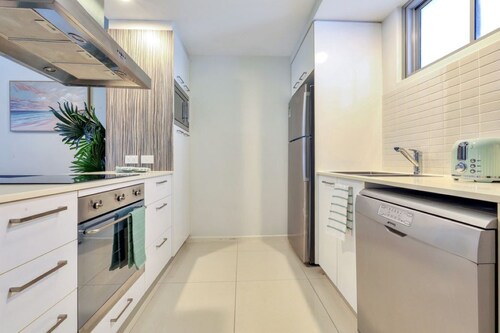 Stylish 1-bed Darwin City Stay With Balcony Views