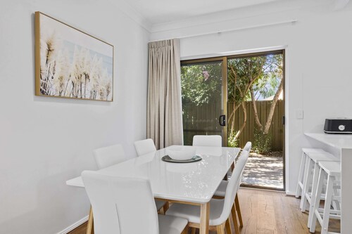 Coastal 3-bed House With BBQ and Private Courtyard