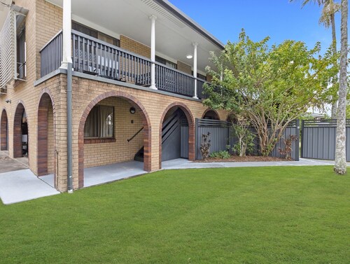 Spacious 3-bed Home With Large Balcony