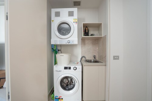 Modern 1-bed Unit With Pool Views and Balcony