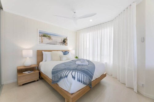 Beachfront Studio With Balcony & Stunning Views