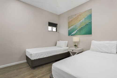 Cairns North 4-bed With Outdoor Dining & Pool