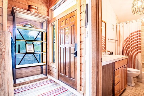 Panoramic Views! Designer`s Condo on Golf Course W/resort Amenities