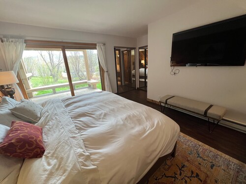 Ridge Condo - Modern Luxury Condo W/resort Amenities