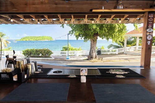 Trade Winds Restaurant & Guesthouse