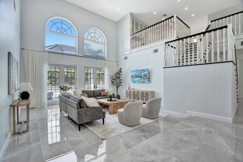 6BR Hollywood Lakes Home with Pool & Spa