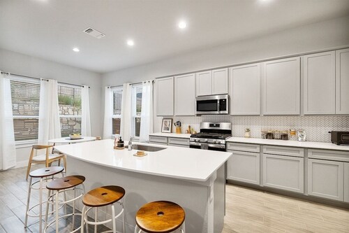 Spacious Cozy 4B Home in Frisco