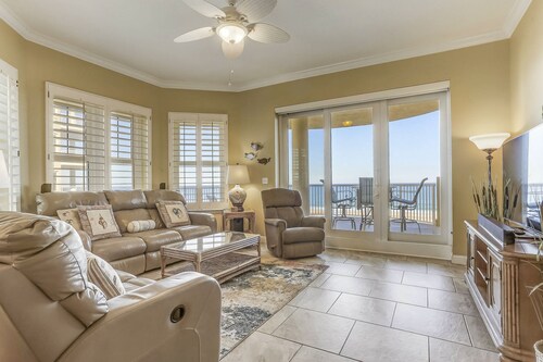 Oceanfront 5th-floor Condo With Balcony, Gorgeous Views & Pool Access