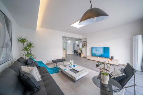 Tyms 3BR 2BA Apt near Xujiahui Metro