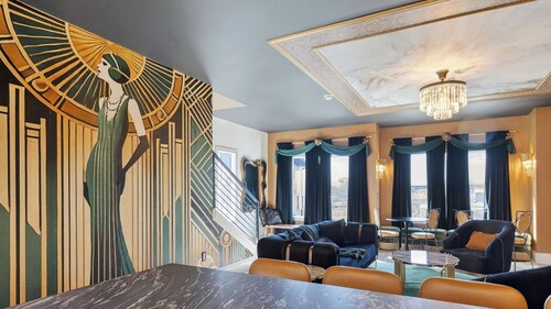 The Great Gatsby by Avantstay Hot Tub + Private Rooftop + Speakeasy Lounge + Firepit