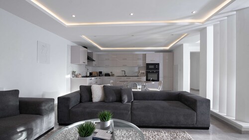 Luxurious Villa in La Marsa Elegance Comfort & Ideal Location