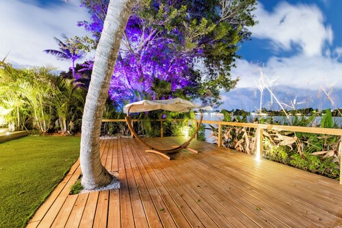 Lakefront Villa ·Tropical Backyard·Kayak·Cool Deck
