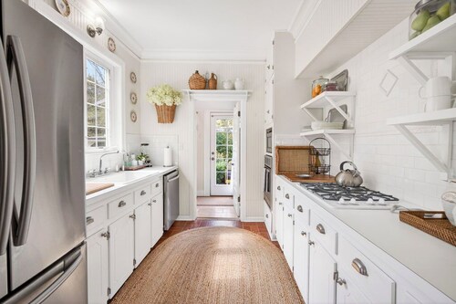 Authentic Ocean Springs Cottage
