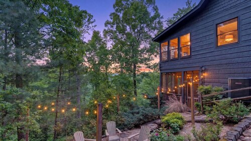 Rocking Chair Ridge by Avantstay Lux Lodge Hot Tub + Fire Pit + Game Room + Yoga Room + Mountain Views