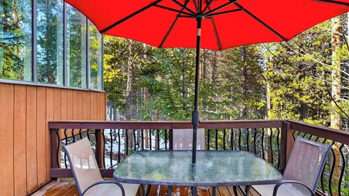 Blue River Hideout by Avantstay Private Hot Tub + Fire Pit + Sunroom + Mountain Views