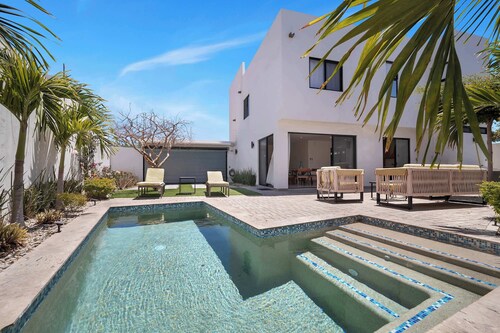 Stunning & Beautiful House With Private Pool