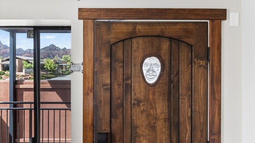 Red Rock Duo by Avantstay - Sleeps 8, 2 Sedona Retreats With Mountain Views, Heart of West Sedona