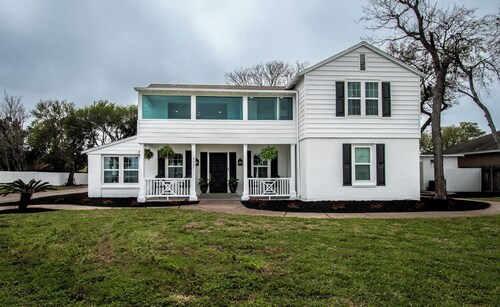 Coastal Oasis - Beautiful Ocean Views Awaits