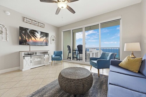 20th Floor Condo With Stunning View