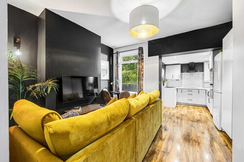 3 BR Home 3 min Close to MCR City Centre Free Park