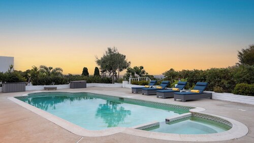 Skyline Palms by Avantstay Pool + 2 Hot Tubs + Outdoor Dining Near La Jolla + Pacific Beach