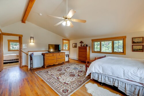 Historic Cabin With Mountain Views, Private W/d, & Furnished Deck