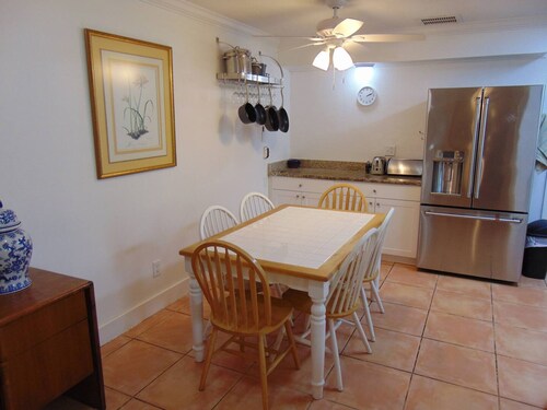 Space for 6 3BR Close to Siesta Beach Downtown