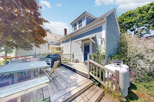 Historic Boothbay Harbor Cottage With Antique Decor, Washer/dryer & Deck