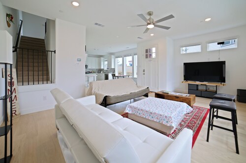 New Townhouse near DFW FIFA ATT STADIUM
