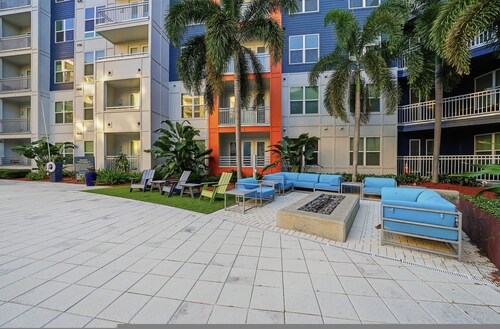 Modern 2BR w Pool Pet-friendly Unit 24