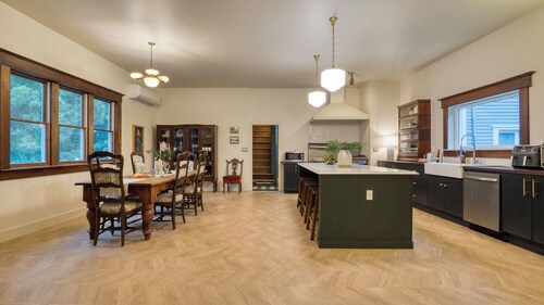 The Nightingale by Avantstay Historic Catskills Retreat Lake Views + Near Hudson Sleeps 18