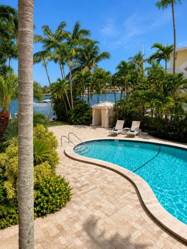 Monaco Bay Club Hotel