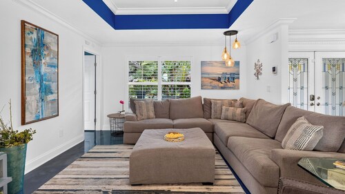 Blue Sunset by Avantstay Pool + Spa + Fire Table Near Beaches + Naples