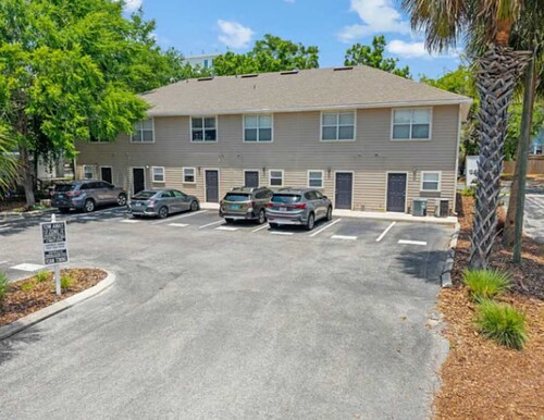 Gorgeous Townhome UF Campus Adjacent Full Kitchen