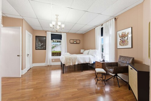Downtown Lafayette 4BR Home With Parking
