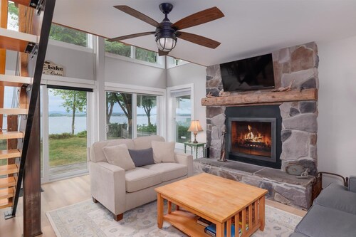 Gorgeous Lakefront Home w Private Beach Views