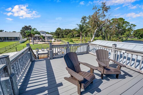 Luxury Lakefront Private Dock Pool In-ground Spa