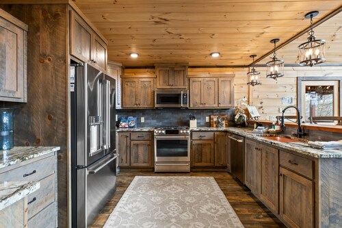 Epic Mountain Views Hot Tub Games and Firepit