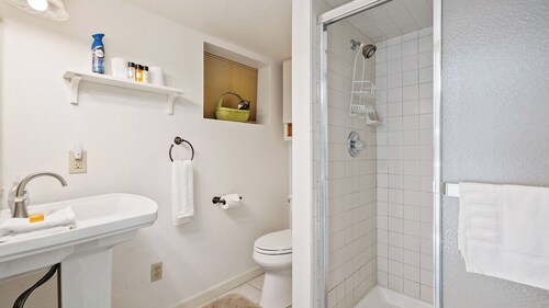 Chateau Paso by Avantstay Pool Table + Private Deck Walk to Downtown Paso