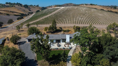 Kiler Views by Avantstay Pool + Spa + Vineyard Views Downtown Paso Robles