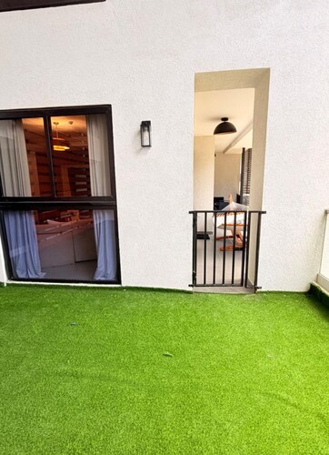 2BR Comfy City Apartment - The Rogers