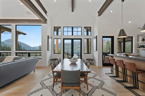 Bear Scratch Mountain Views Modern Luxury