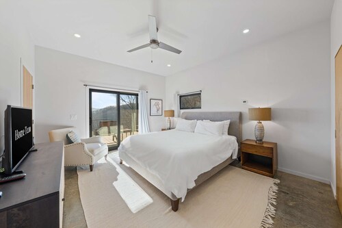 Blissful Bluff Mtn Views Fire Pit Sleeps 6