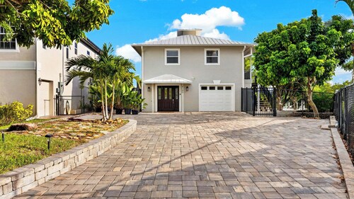 Sanctuary Point by Avantstay Waterfront Pool + Spa Kayak + Fishing Dock Near Beaches