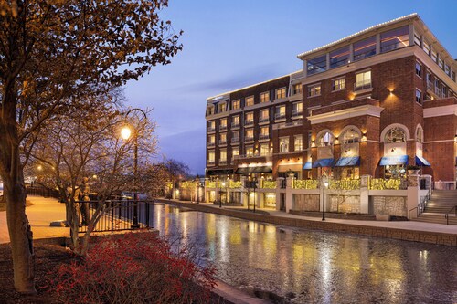 Hotel Indigo Naperville Riverwalk by IHG